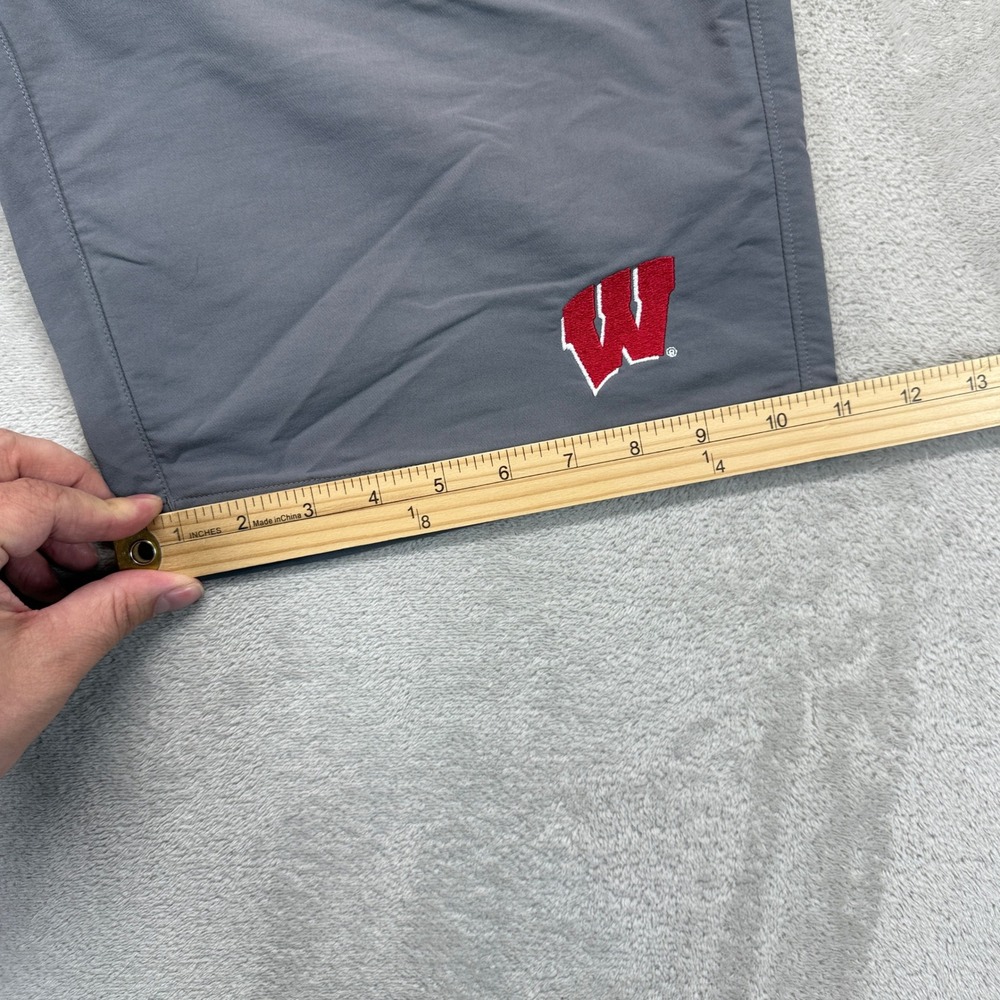 Wisconsin Badgers Shorts 34 Gray Mens Under Armour Match Play Golf College NCAA - Picture 7 of 13